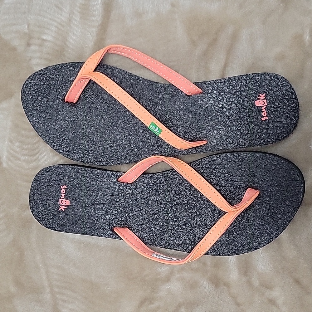 Sanuk flip flops coral size 8 thin strap yoga mat